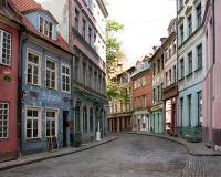 Улица и дома старого города