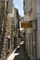 Улица южного города Будва Черногория