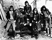 Панк рок группа Ramones 1977 год
