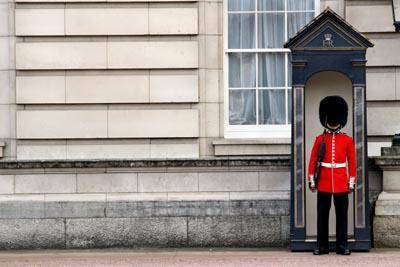 Город Лондон знаменитый гвардеец