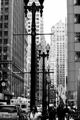 Черно-белое мгновение жизни на улице Чикаго
