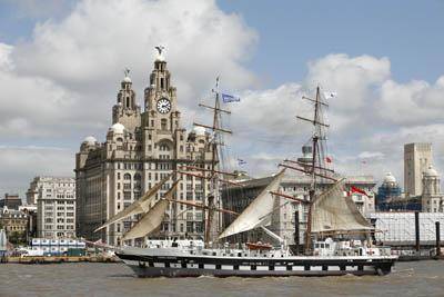 Ливерпуль порт и парусник