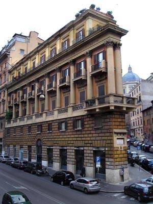 Дом на углу двух улиц