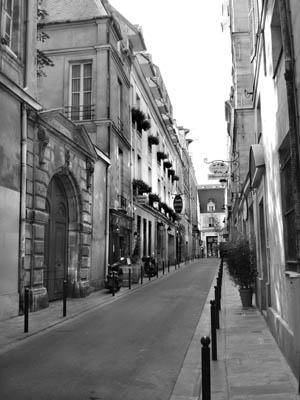 Черно-белая улица